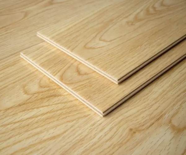 强化地板和实木复合地板的区别（实木地板与实木复合地板哪个好）