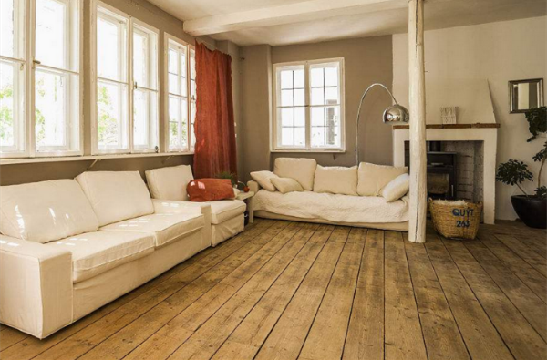 怎么养护客厅木地板才对 客厅木地板的坏处