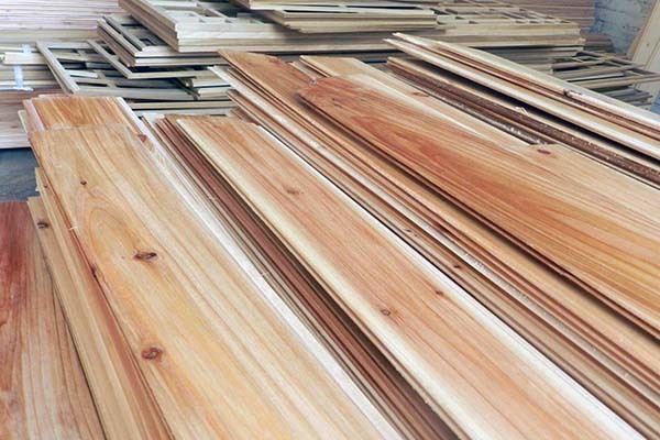 杉木板材和松木板材哪个好 杉木和松木板的区别