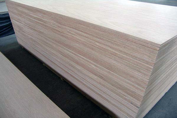 多层实木板是什么材料（多层实木板是什么材料做成的呢）