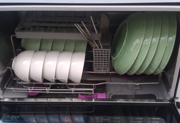 洗碗机洗涤剂和洗洁精的区别 洗碗机洗涤剂和洗洁精的区别在哪