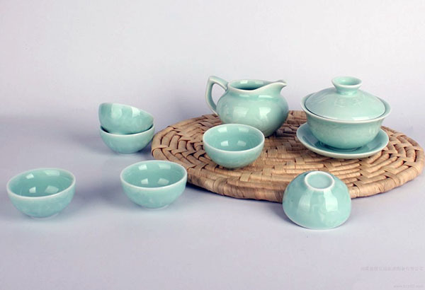 青瓷茶具的保养*有哪些 釉色持久清透的秘诀 