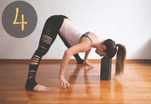 瑜伽砖正确使用方法 让你告别大粗腿
