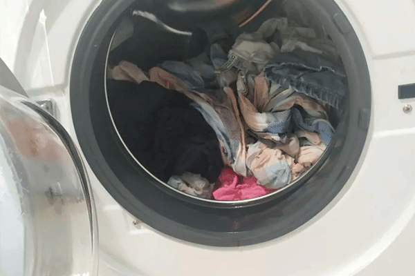 洗衣机为什么甩不干水  洗衣机甩不干水怎么办