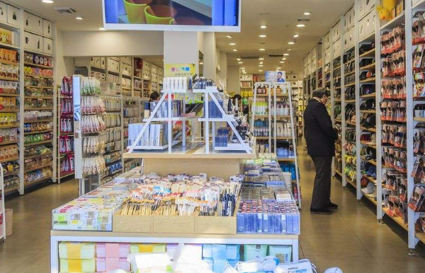 精品店货架厂家有哪些 精品店货架厂推荐