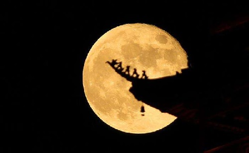 小鸡宝宝考考你以下哪句诗形容的是中秋节的月亮