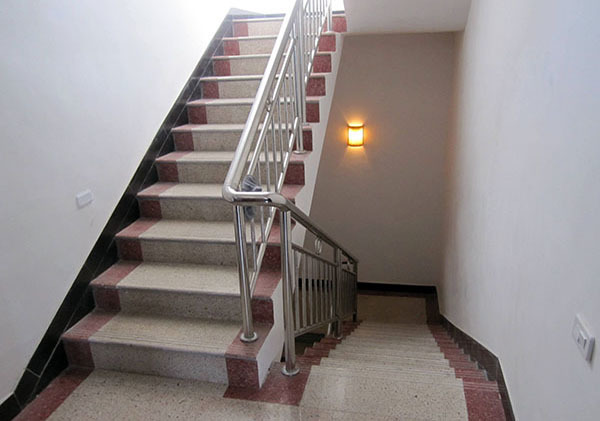 选择楼梯材料的技巧有哪些（选择楼梯材料的技巧有哪些方法）