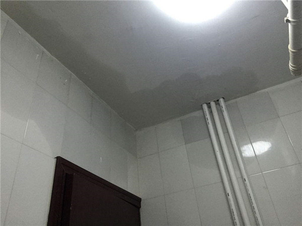 楼上漏水怎么解决 楼上房子漏水漏到我家怎么解决