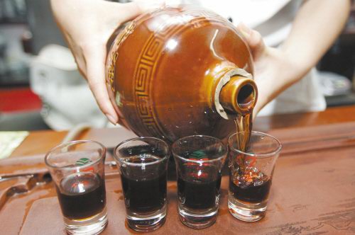 陆河县人告诉你客家黄酒怎么喝（客家黄酒的喝法）