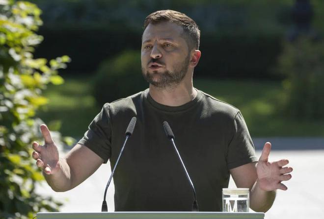 北约给台阶，泽连斯基不下来？