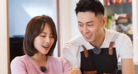 买超和张嘉倪差几岁