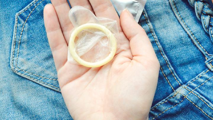 怎么使用避孕套能避免意外怀孕（怎么用避孕套不容易破）