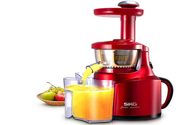 多功能榨汁机的使用方法 多功能榨汁机的使用方法手动视频