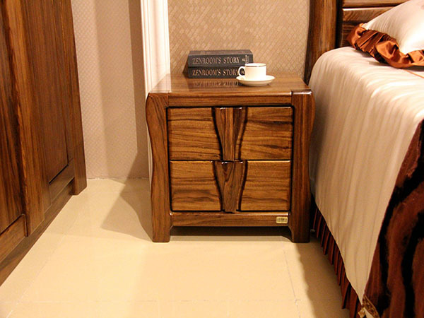 卧室床头柜放一个好吗 卧室床头柜放一个好吗