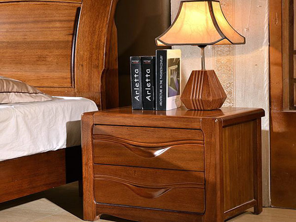 床头柜搭配方法四步走(床头柜怎么布置)