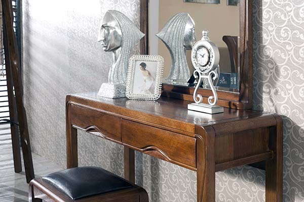 梳妆台可以对着门放吗 梳妆台对着门怎么破解 梳妆台可以对着门放吗 梳妆台对着门怎么破解