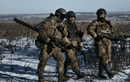 俄罗斯国防部就俄军控制索列达尔发布公告