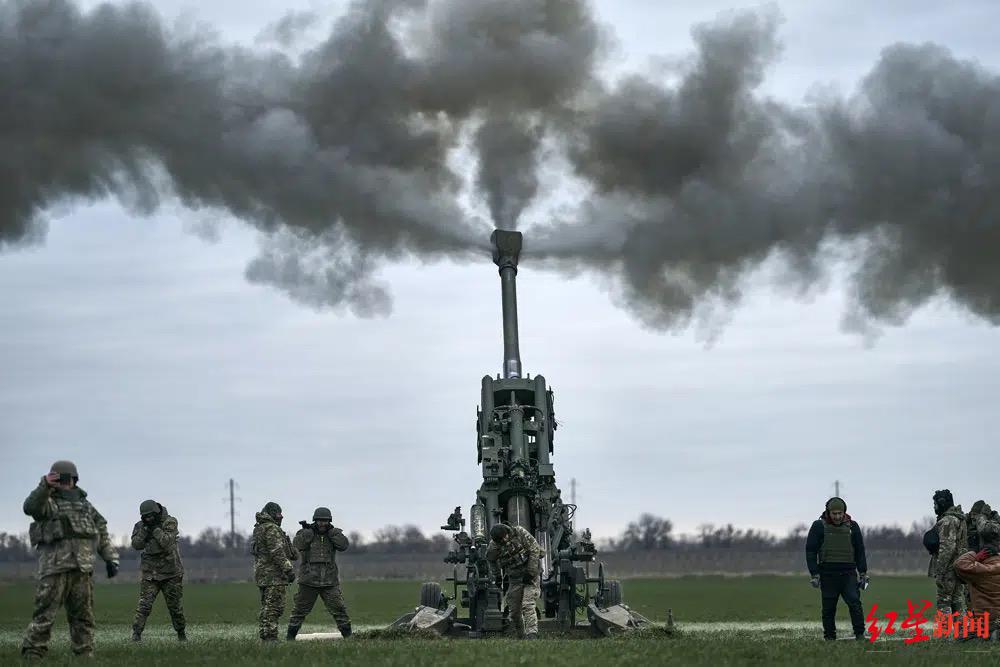 西方武器来了不知咋用，乌克兰前线士兵一边交火一边给美国人打电话：坏了咋修？