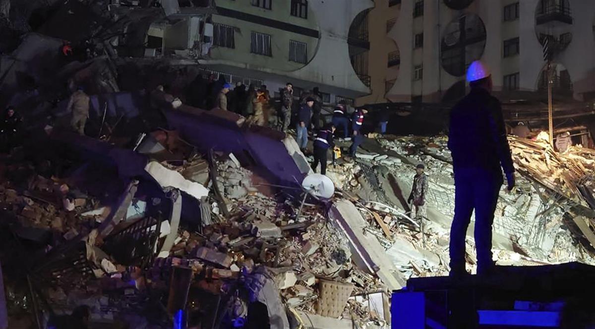 土耳其强震已致284人遇难 土耳其遭受地震