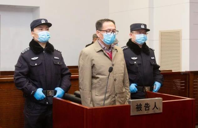 上海一中院一审公开宣判被告人吕亚臣贪污、受贿、挪用公款、为亲友非法牟利、重婚案