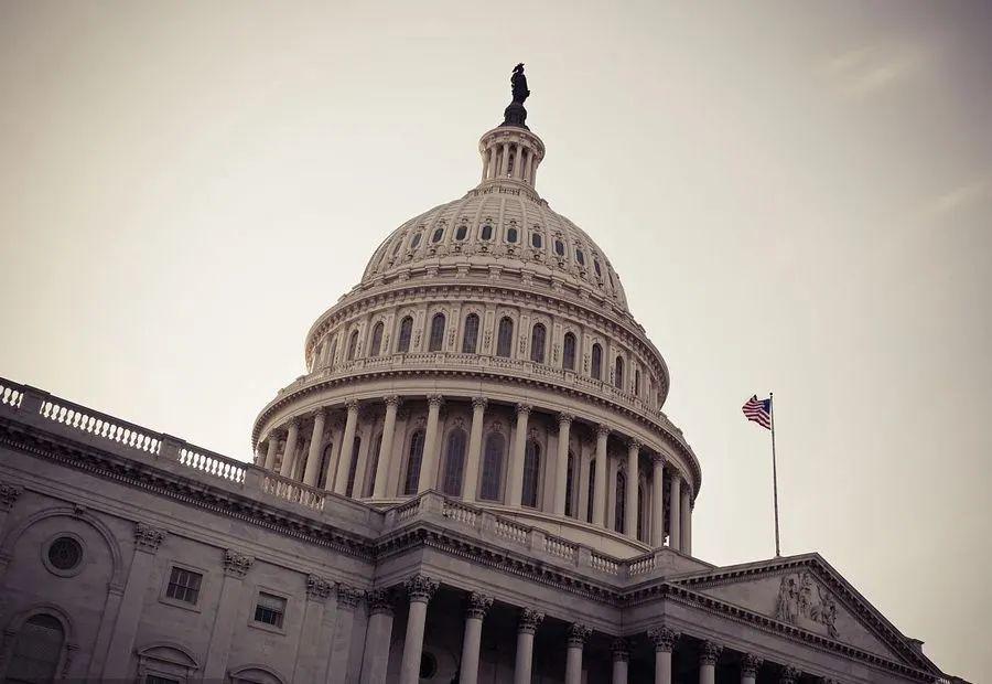 社评：美国把自己架上万米高空，又想“软着陆”