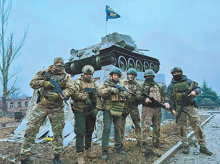 俄称“完全掌控”巴赫穆特东部，泽连斯基： 乌军正准备发动反攻