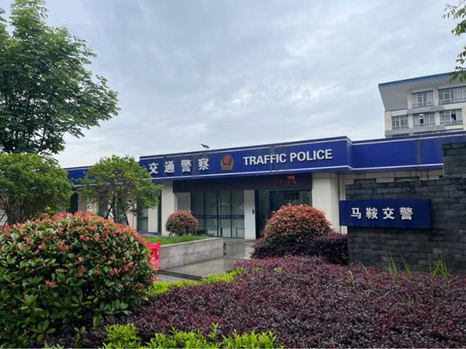浙江绍兴警方通报交警被司机拖行牺牲：嫌疑人被逮捕