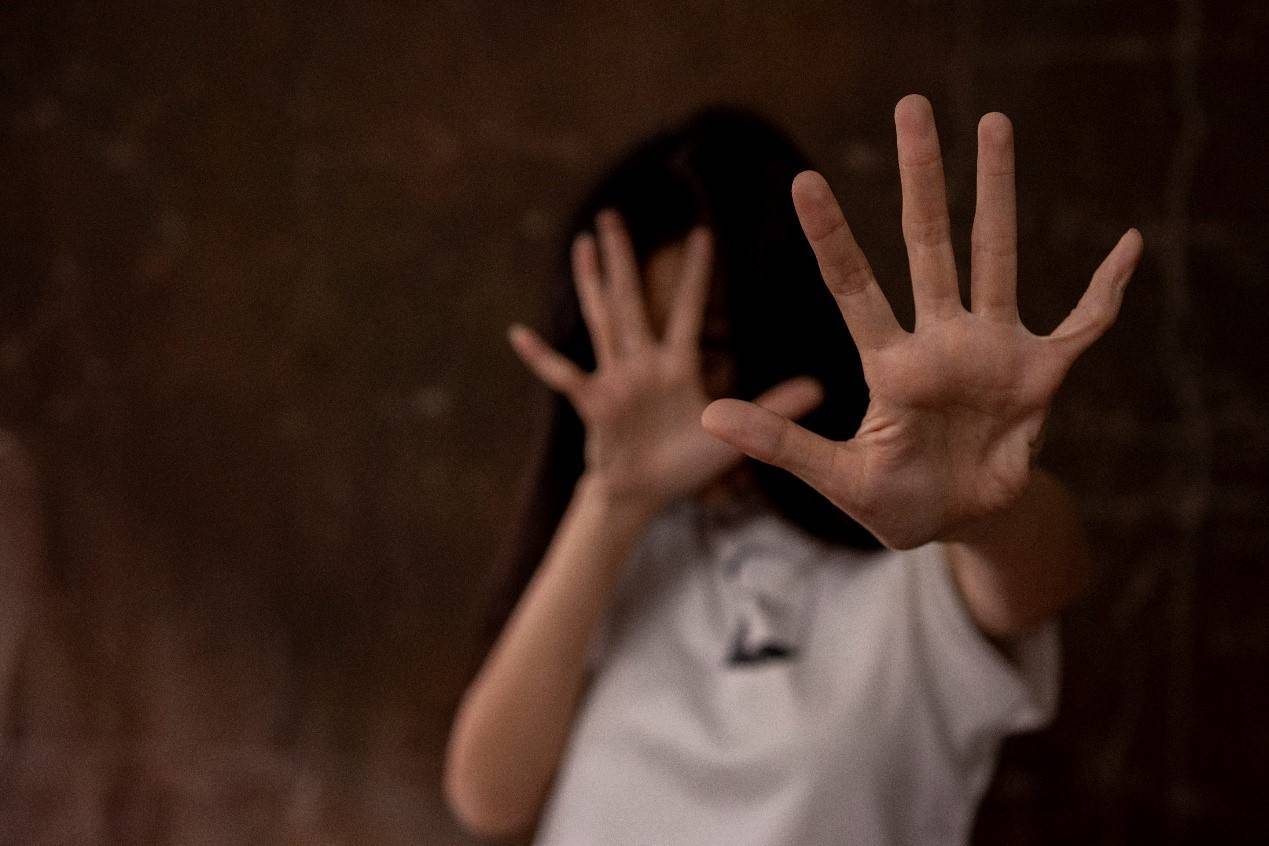 广东13岁少女疑被同村邻居性侵 男童遭13岁邻居杀害 家属谈细节