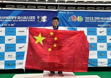 中国台湾选手回应举五星红旗领奖（在台湾举五星红旗不犯当地法律吗?）