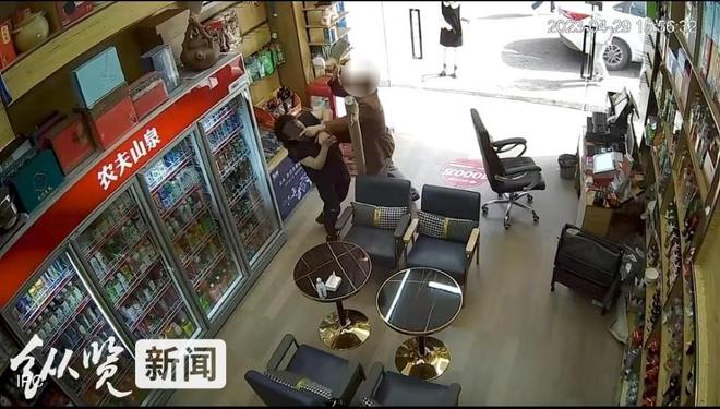 重庆通报“农业执法人员持菜刀伤人”：警方已受案并传唤当事人 