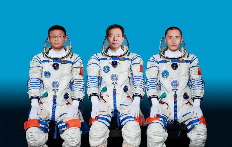 热闻|神十六航天乘组创造了四个首次！网友：戴眼镜也能上太空了！