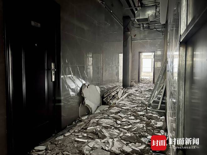 广东肇庆一业主打通42套房时墙现裂缝 住建部门：承重结构安全，业主愿赔偿