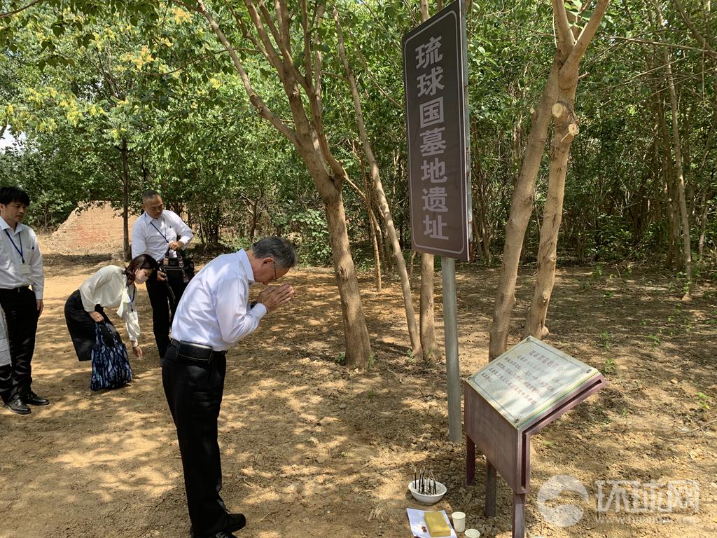 冲绳知事在北京通州祭拜琉球国墓地 冲绳岛 琉球
