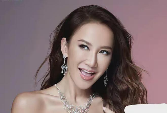 李玟真正死因曝光：在救护车上因呕吐窒息而亡，姐姐否认李玟割腕
