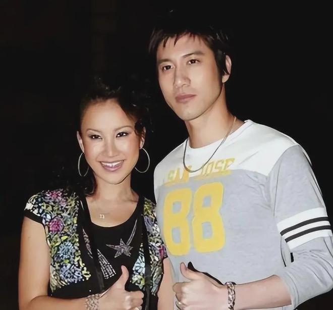 李玟真正死因曝光：在救护车上因呕吐窒息而亡，姐姐否认李玟割腕