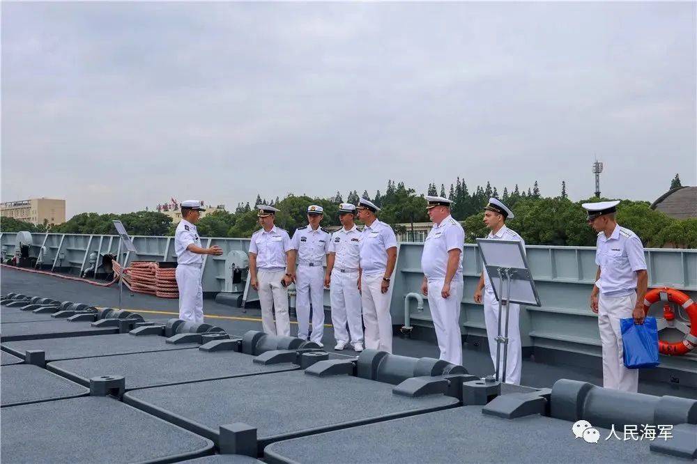 中俄海军官兵互相参观军舰 中俄海军官兵互相参观军舰图片