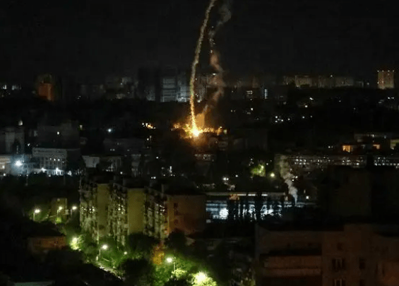 外媒：乌方称，俄罗斯凌晨对基辅发动空袭