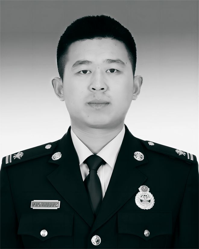 北京牺牲消防员冯振同志被批准为烈士，并追记个人一等功