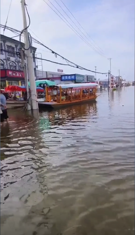 廊坊洪水中有游船收费观光 廊坊 洪水