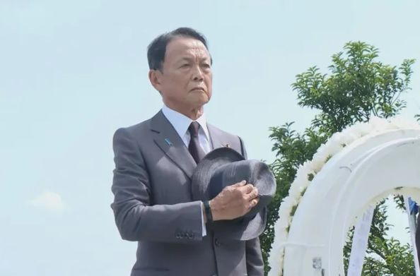 日本前首相麻生太郎窜台，怂恿“以武拒统”，解放军军机“伴飞”警告