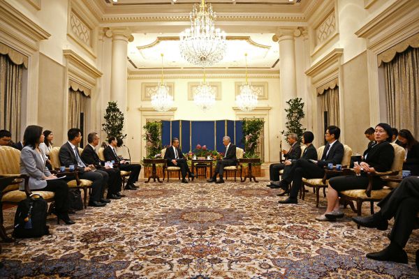  新加坡总理李显龙会见王毅
