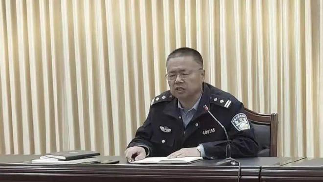 老公安包庇涉黑头目，原领导也被查