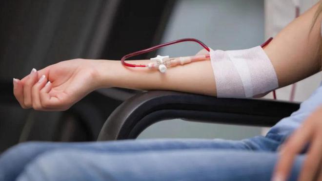 Qnews|女子花80多万接受血液净化疗法后不适 医美机构三股东被判返还治疗款