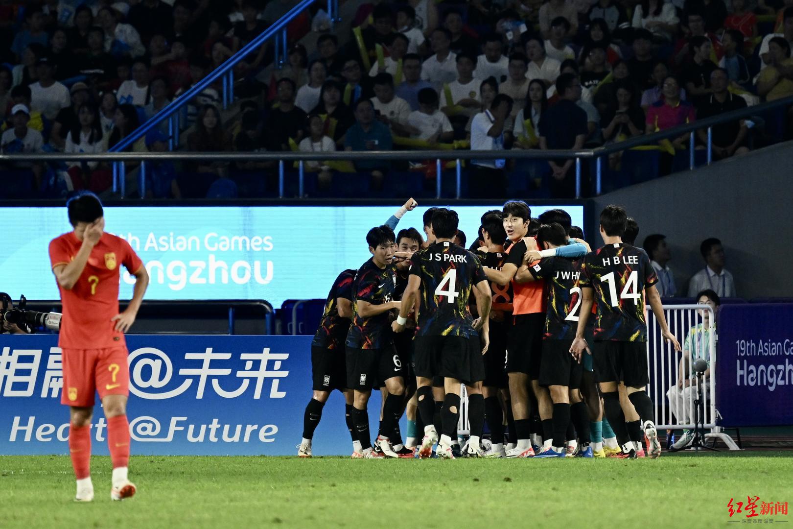 真打不过！中国亚运男足0比2完败夺冠热门韩国队，止步杭州亚运会八强