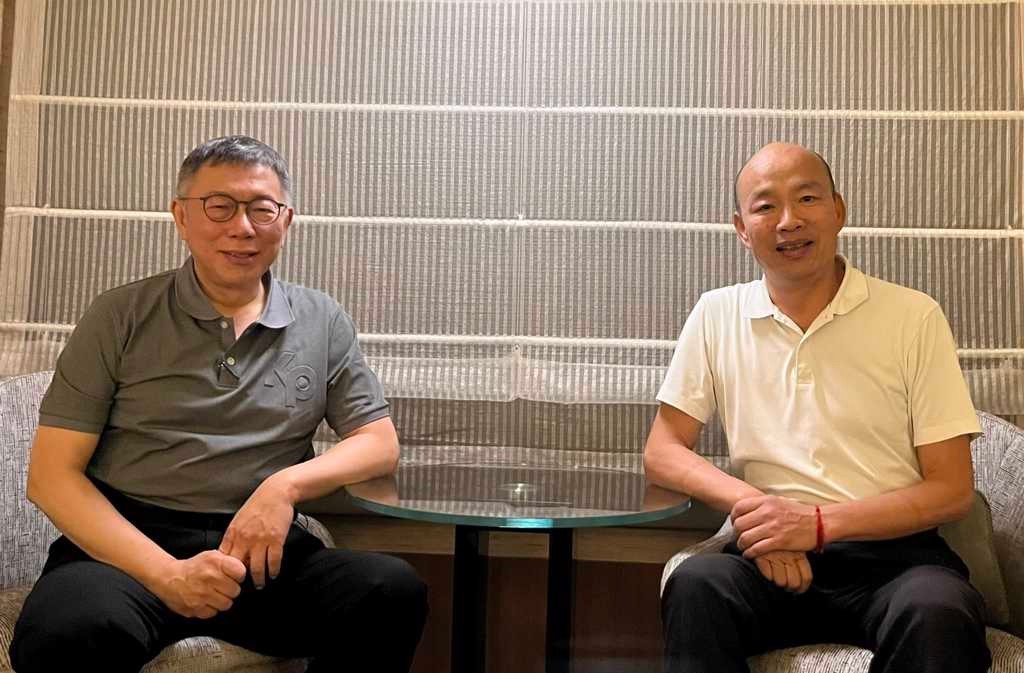 韩国瑜终于出手了，晒出与柯文哲合照，蓝白整合进入关键阶段