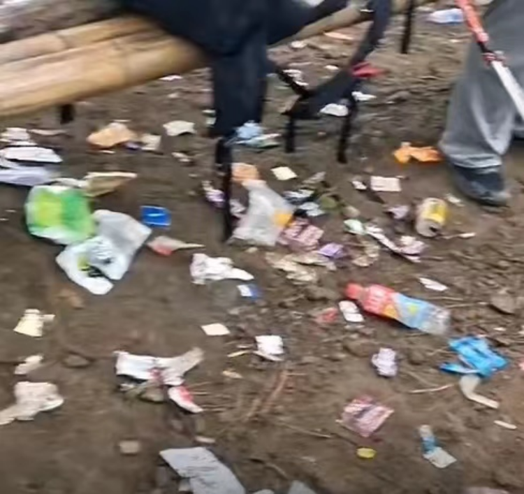 驴友徒步武功山被收卫生费后发现满地垃圾 镇政府回应