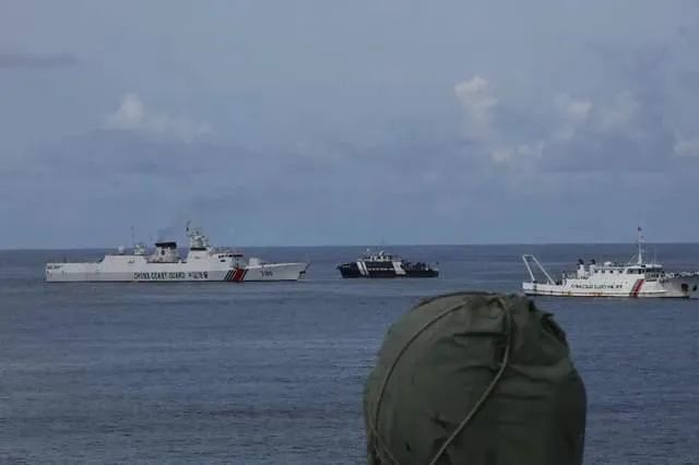 中国海警局新闻发言人甘羽就菲律宾非法侵闯仁爱礁发表谈话