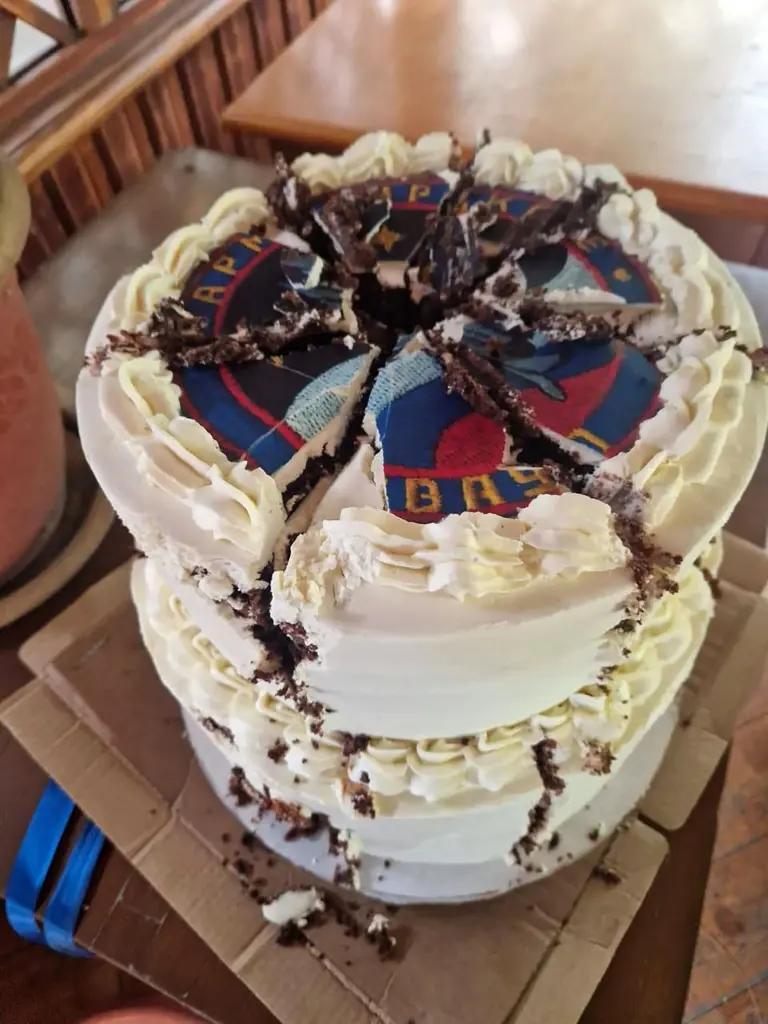 乌克兰“外卖小哥”送来20公斤剧毒蛋糕和威士忌，数十名俄空军飞行员和军官险遭团灭