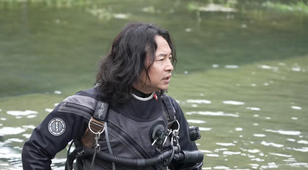 知名潜水员韩颋遗体被打捞上岸 韩国潜艇沉没事件