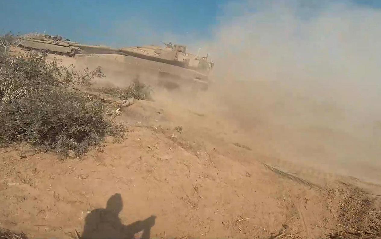 “面对面”战斗拉开序幕：以军部队三面包围加沙城，用AI“狙击”哈马斯目标
